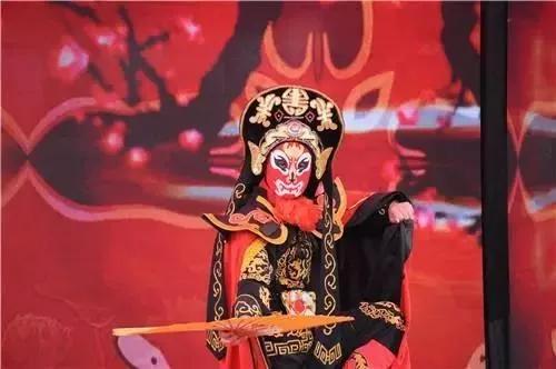 在过节这件事上，他们是最认真的