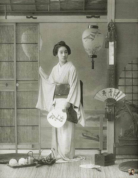 罕见历史照，梦露参加肯尼迪宴会礼服价值百万，伊丽莎白女王登基