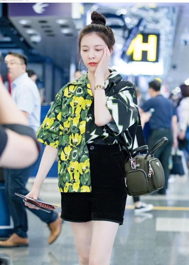 宋妍霏在家试衣服,宋妍霏参加节目的衣服