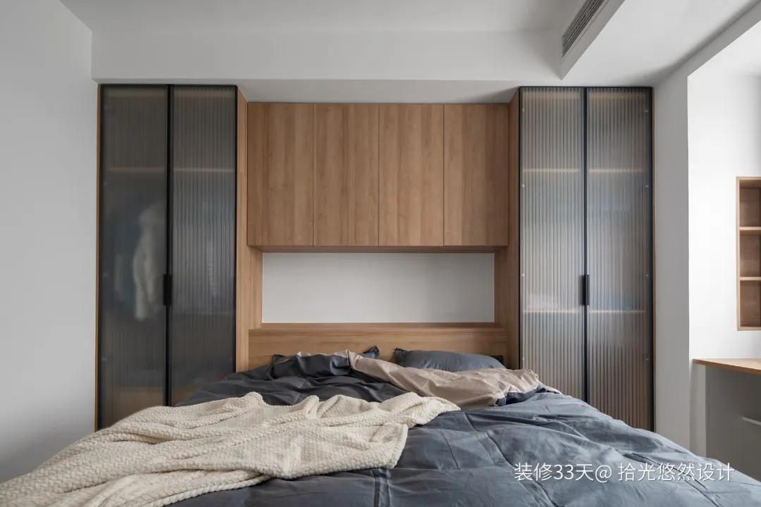 因卧室太小能买一大一小床头柜吗,卧室太小放不下梳妆台