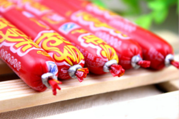 吃了一辈子火腿肠,一直用牙咬,3种小方法,轻松就能打开