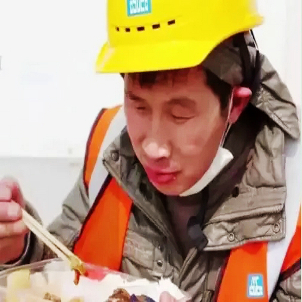 疫情面前熬不下去时就看看他们