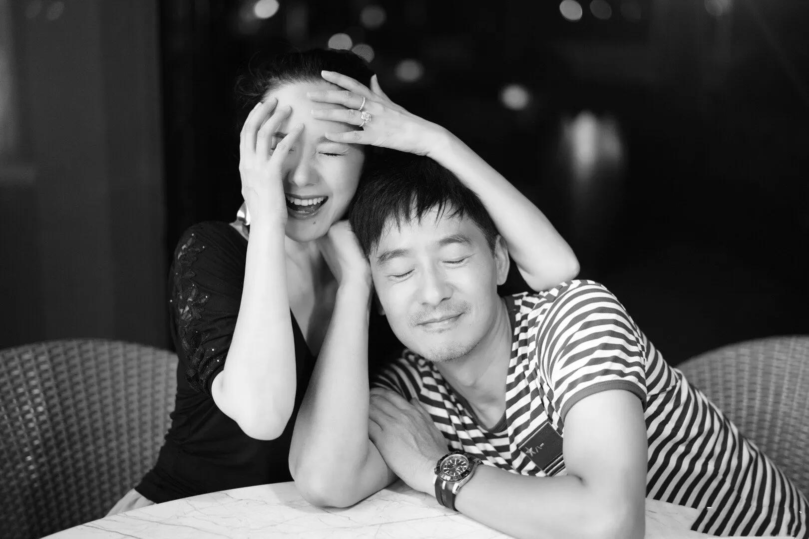 程莉莎老公比儿子重要,程莉莎和丈夫郭晓东甜蜜合影