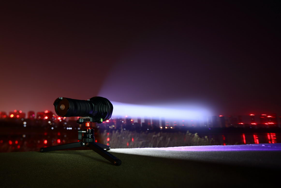 性能怪兽7500流明超级远射雷鸣兔SD90评测#科技快报#