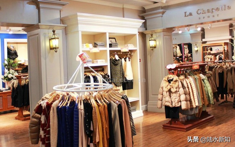 同样是“抄袭”,海澜之家赚34亿,它却巨亏20亿,关店4000家