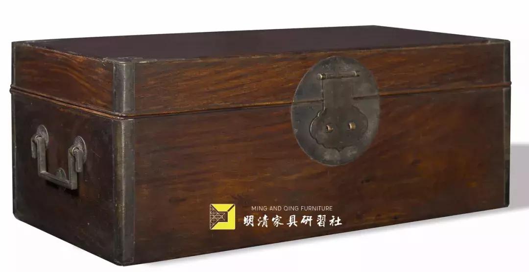 明清家具展厅灯光设计,明清家具铜蝙蝠配饰