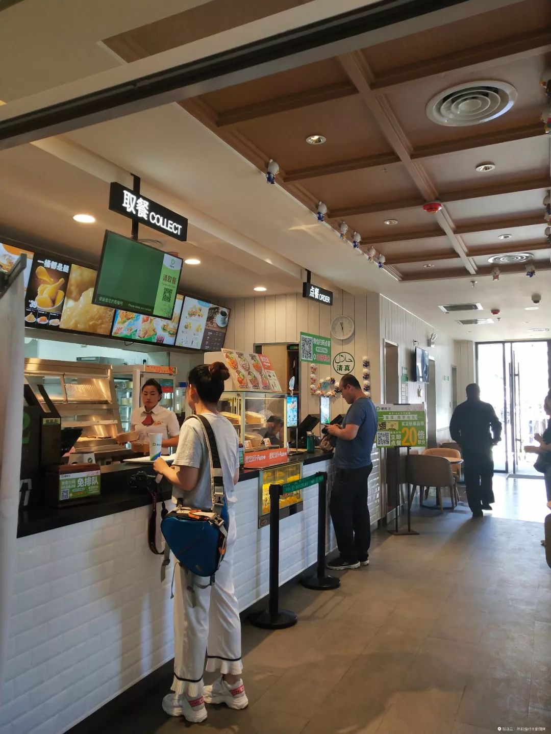 酒吧、超市展览馆这么Fashion的青城驿站,你还认为这只是厕所吗