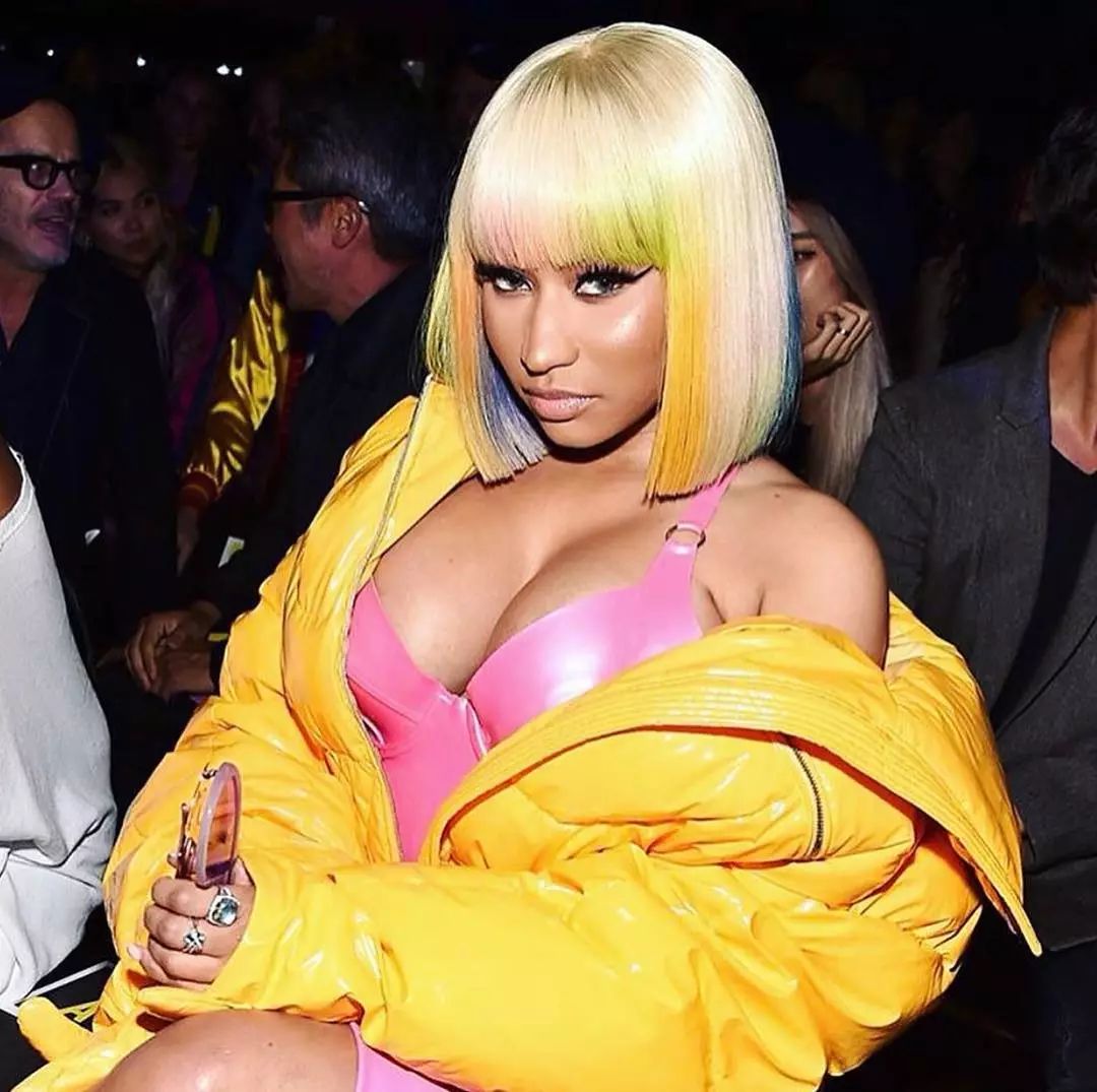 双十一大牌羽绒服打折,双十一购物狂欢节冲锋衣冬