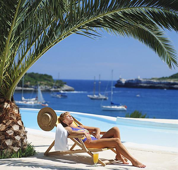 皮肤黑适合用什么样的遮瑕膏,肤色不均匀用遮暇膏还是遮瑕液