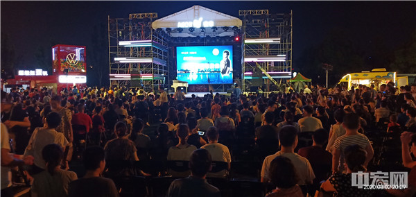 黑白琴键上跳动的仲夏夜梦:带你走进曹野川的音乐世界