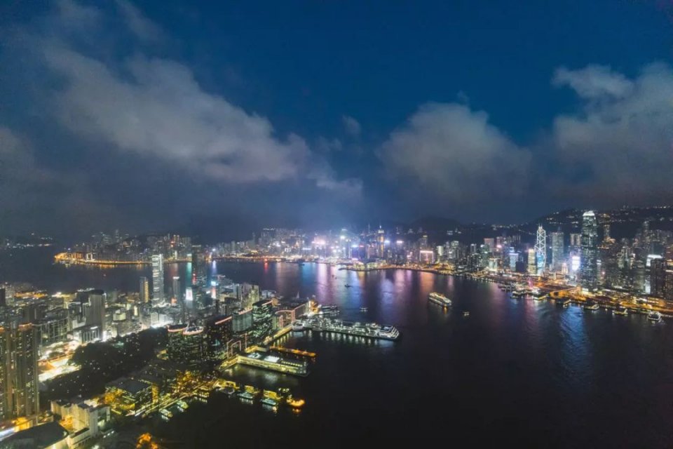 漫步香港街头感受港岛风景,逛整个香港要多长时间