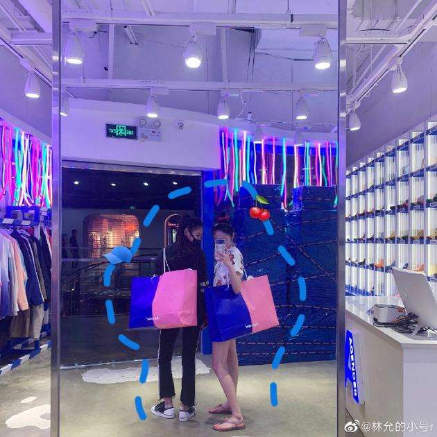 赵丽颖端着饭哭的视频,赵丽颖深夜发个汉堡的图片