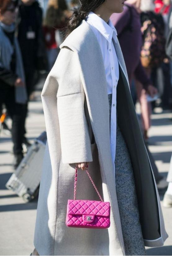 原来灰色系的穿搭也很耐看,深灰色衣服如何穿出减龄感