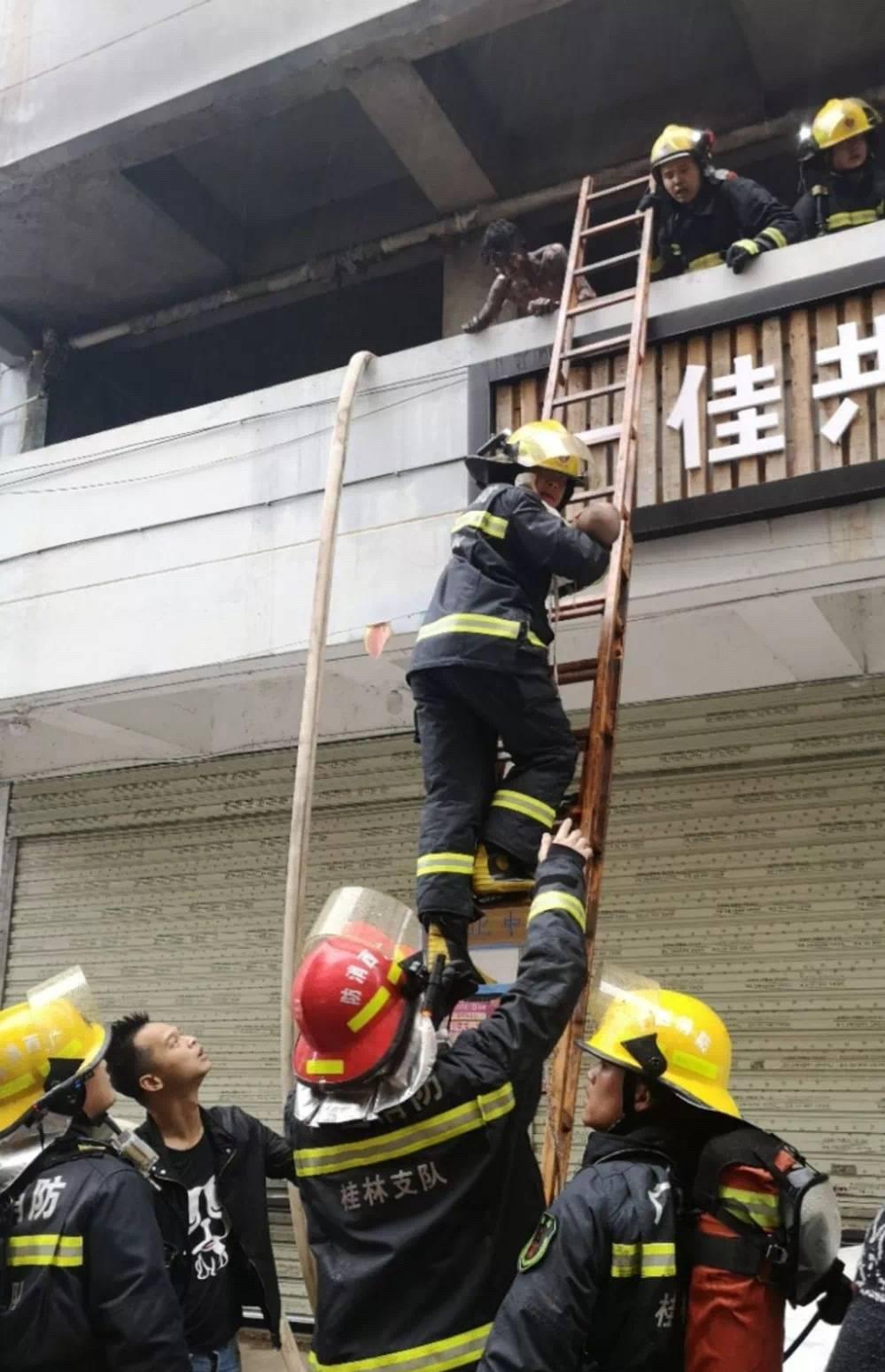 最美逆行者义无反顾奋战在第一线,最美逆行者用行动将温暖传递