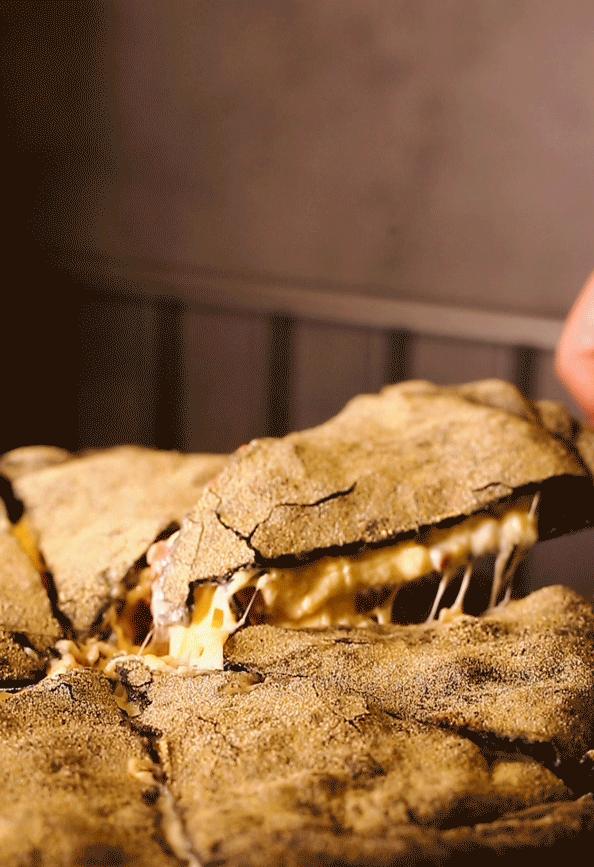 达明路上这家「黑店」，靠着瀑布芝士杀疯了