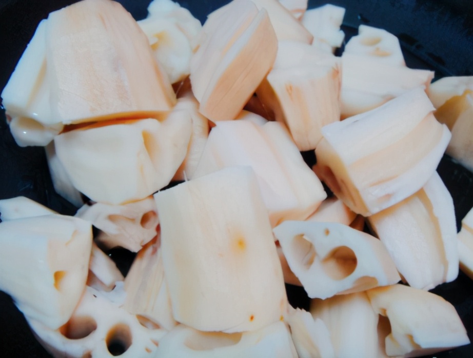 莲藕怎样炖软糯不发黑,莲藕炖多久才能粉糯好吃