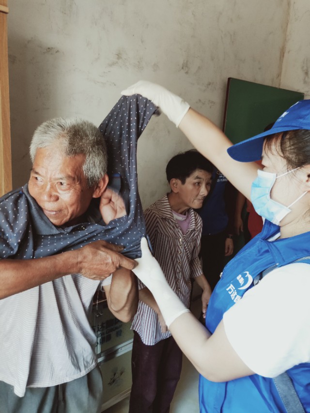 广东万达国旅湛江,万达国旅扶贫助困活动