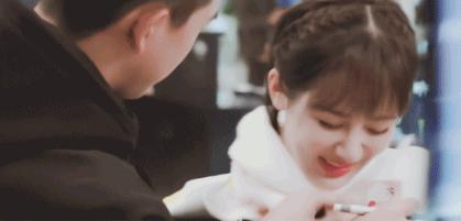 杨紫主动献吻的肌肉男有多帅？圈妹上亿，经历堪称翻版彭于晏