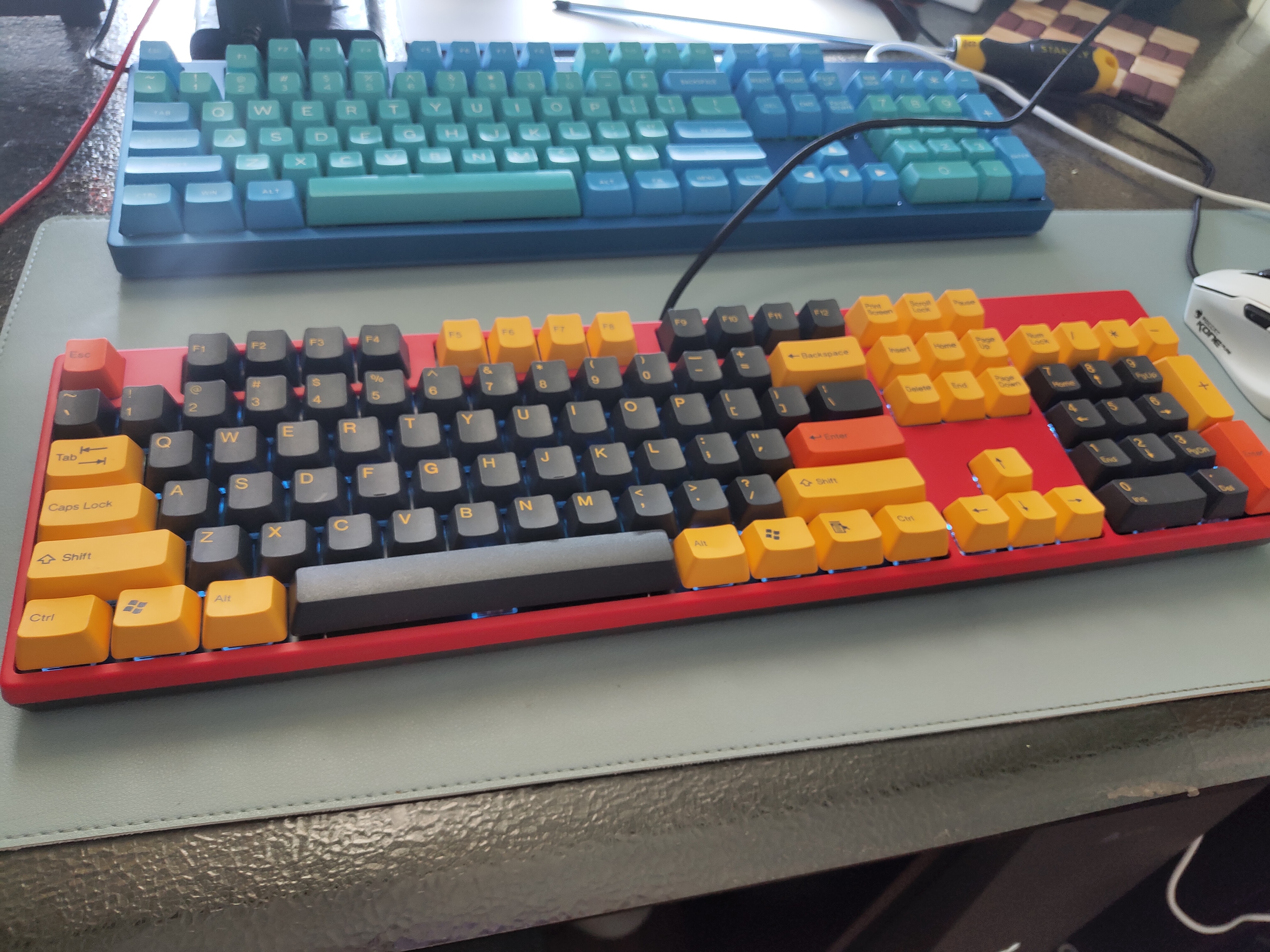 机械键盘樱桃轴与普通轴的区别,入坑机械键盘哪种轴好