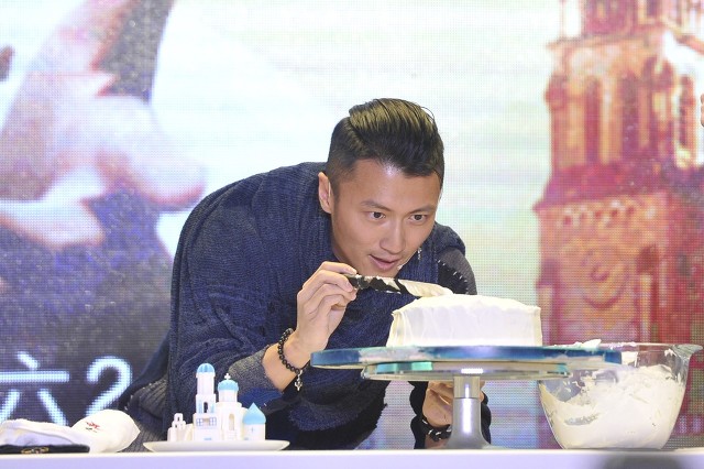 王菲谢霆锋爱情历程,谢霆锋王菲复合后牵手图片