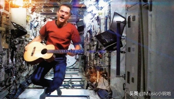 宇航员太空吹口琴,哪位宇航员在太空吹口琴