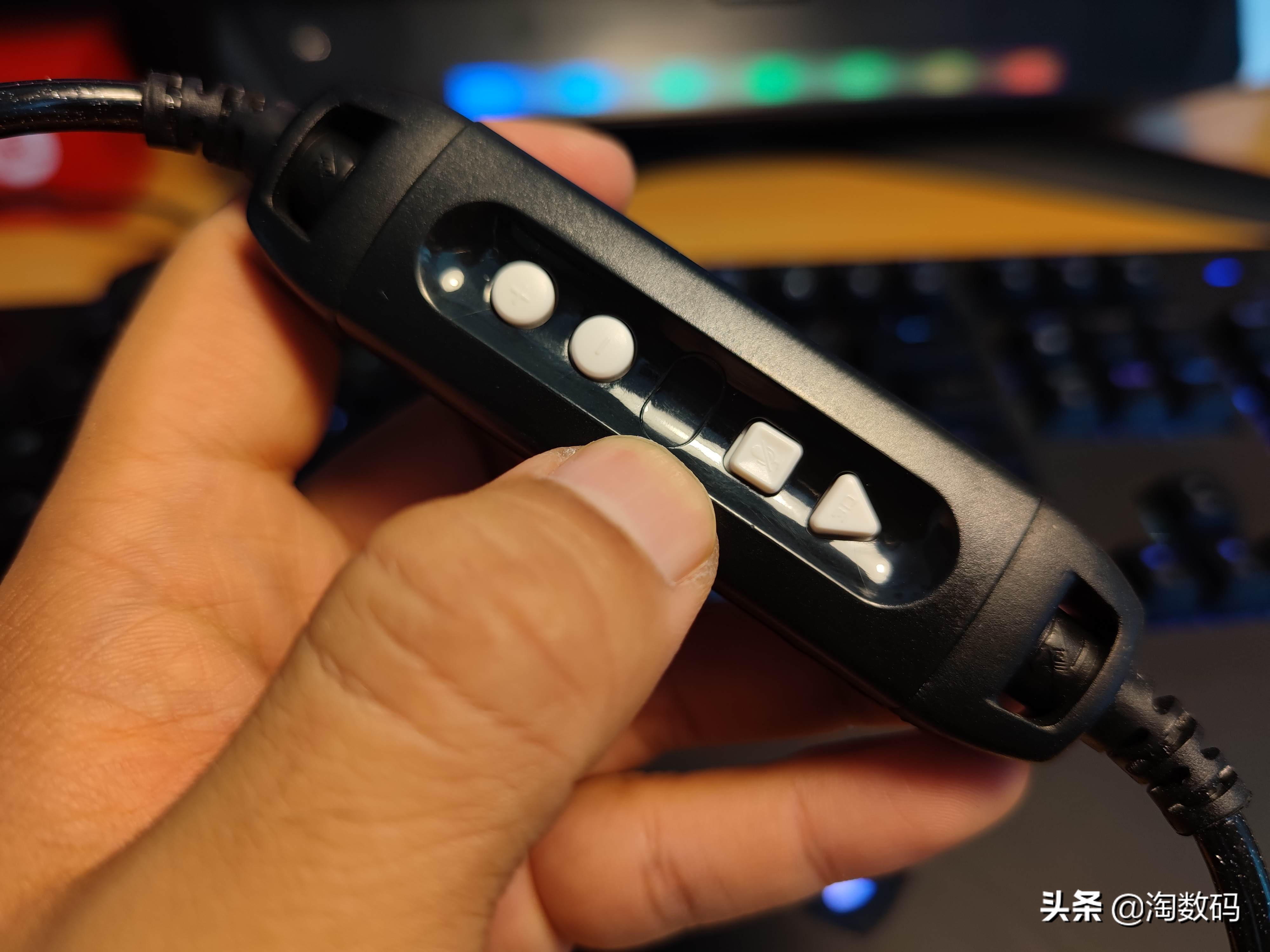 拆验声卡辩真身：￥49元因丑贬值虚拟7.1声道游戏耳麦，爆拆验票