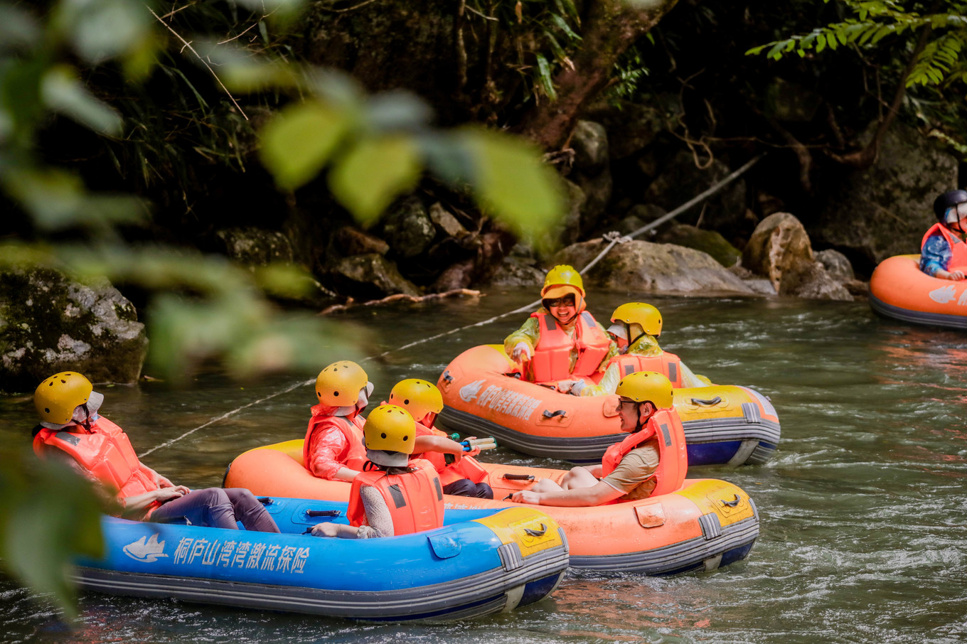 桐庐山湾湾漂流门票多少,桐庐山湾湾漂流景区在什么地方