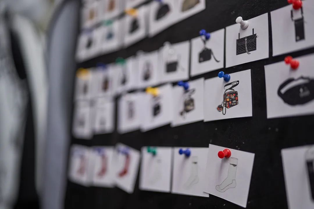 以前没钱买李宁什么梗,以前买不起李宁