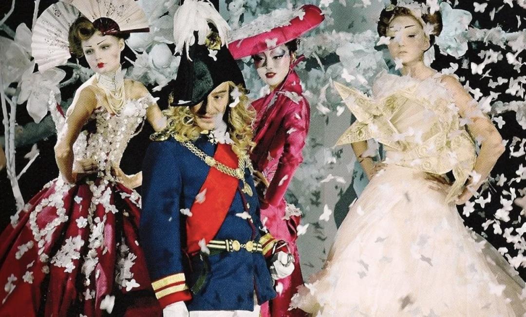 那个给Chloé设计出小猪包的设计师居然被Givenchy炒鱿鱼了