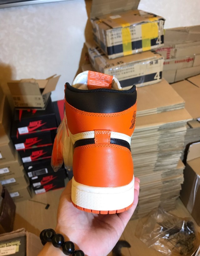 如何判断aj1真假,怎么判断aj1小迪奥真假