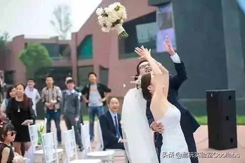 81岁河南首富，*养包***妇情**、暗通美国？