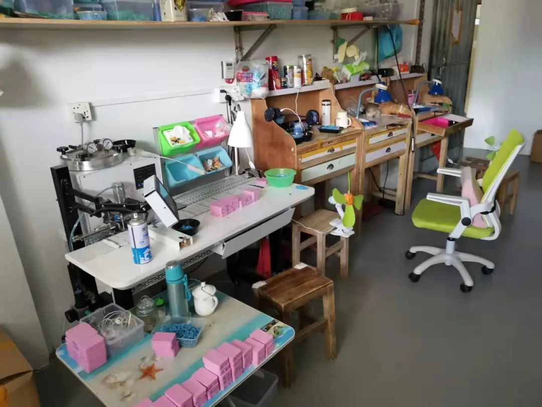 微信、闲鱼上“闪闪动人”的名牌首饰，其实是……