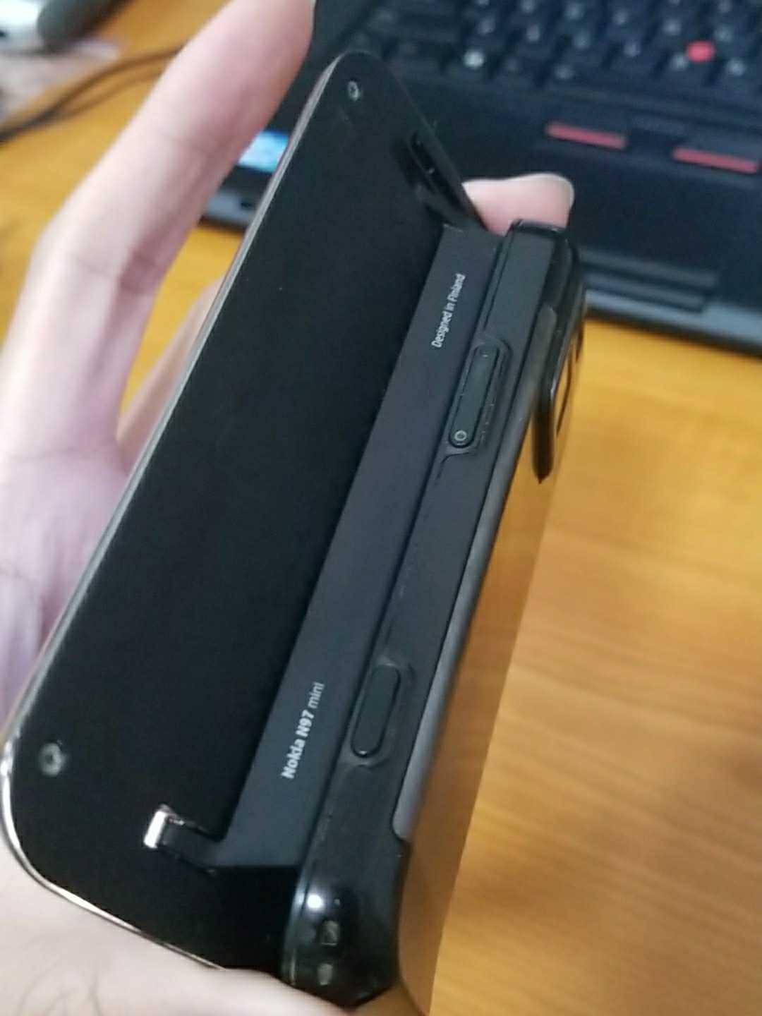 十年后掏出这部“诺记机皇”,电阻屏体验太糟心了,指甲都扣断了