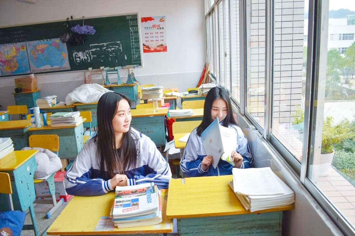 遇到讨厌的同桌怎么办,调换座位换同桌怎么和老师沟通