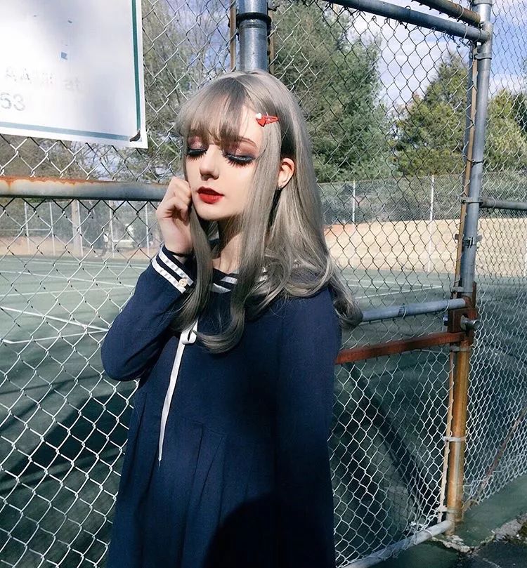 女孩酷似迪丽热巴!还是个日本JK制服爱好者