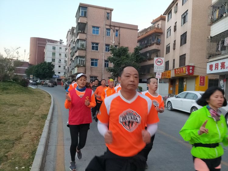 魅力深马,微马同行!六约微马助力深圳国际马拉松