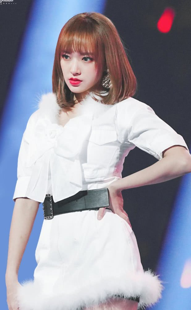 程潇腿粗时的穿搭,程潇腿不粗怎么能一人撑起一个团