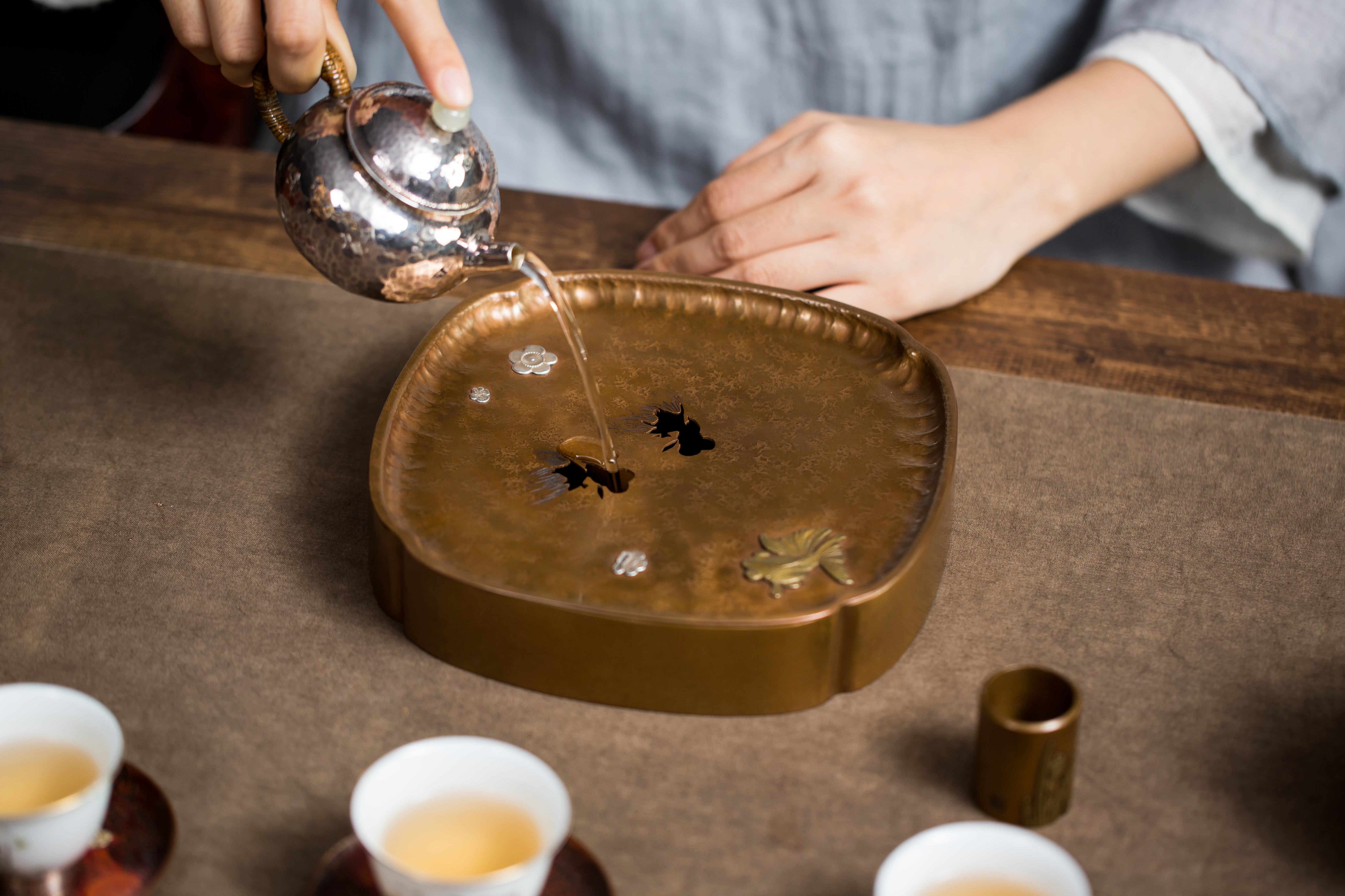 银壶出现黑点,银壶有黑点冒出来怎么回事