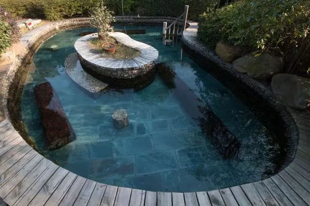 降温了一起去泡温泉,天气微凉正是泡温泉的好时候