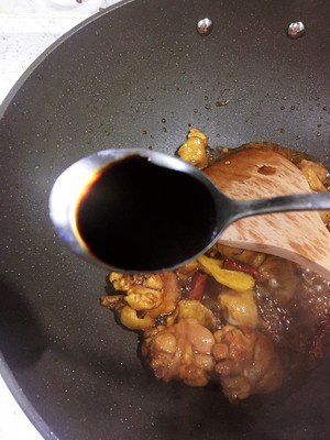 正宗蒸黄焖鸡视频,正宗黄焖鸡大料面