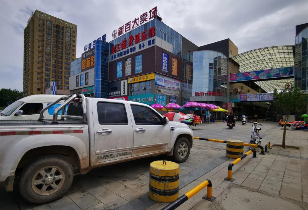 创城曝光台|新百广场秩序混乱问题依旧