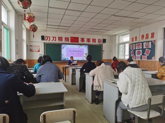 坚守育人初心绽放师德之美诗歌,守教育初心担育人使命师德演讲稿