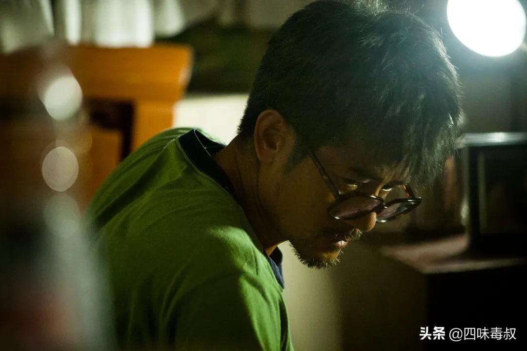 更暗黑、cult的《智齿》，是黑白版《踏血寻梅》吗？