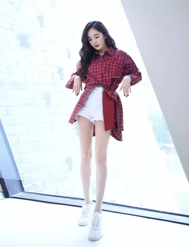 刘雯格纹,刘雯穿格纹衫好看吗