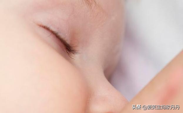 眼屎糊住眼睛睁不开小孩,宝宝眼屎多眼睛睁不开怎么擦掉