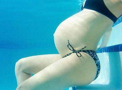 精子在室外水里能使女性正常受精吗？