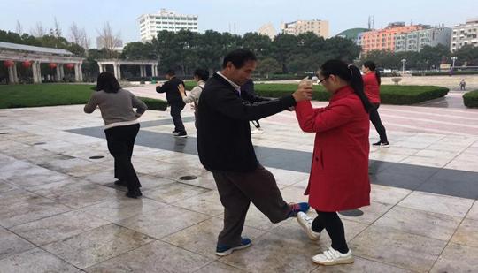 武协传统武术展演,市武协举办太极展演活动