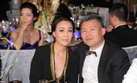 父亲是快刀浪子高峰，母亲是天后那英，今16岁的高兴怎么样了