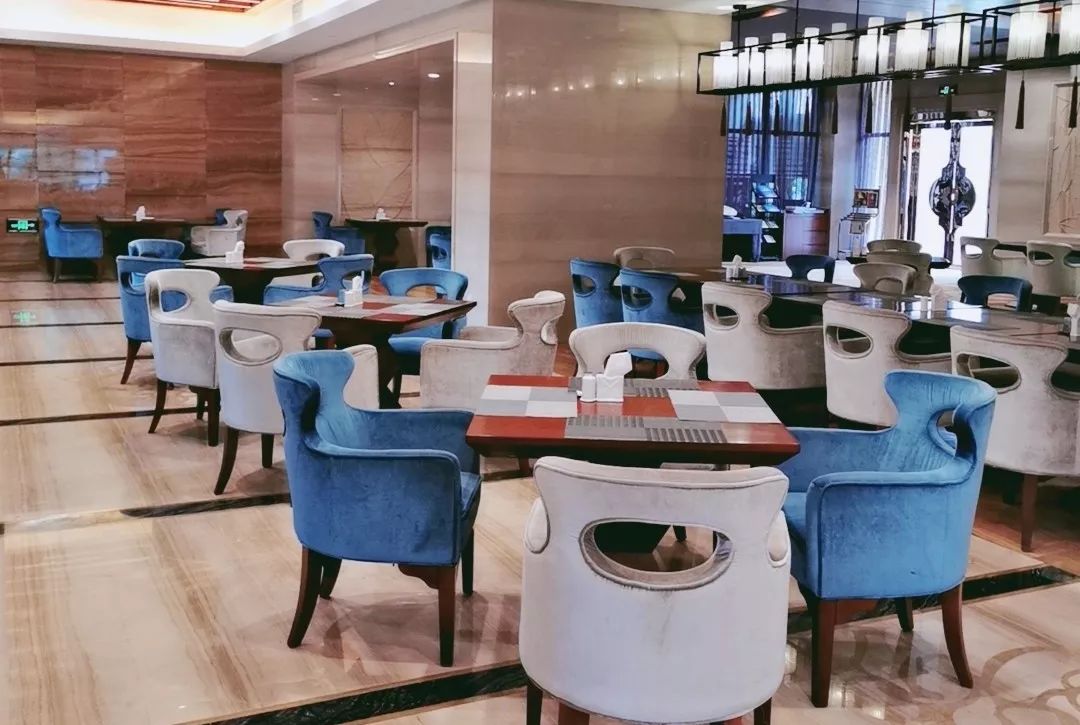 过桥米线怎么熬出浓浓的鸡汤味,正宗过桥米线汤