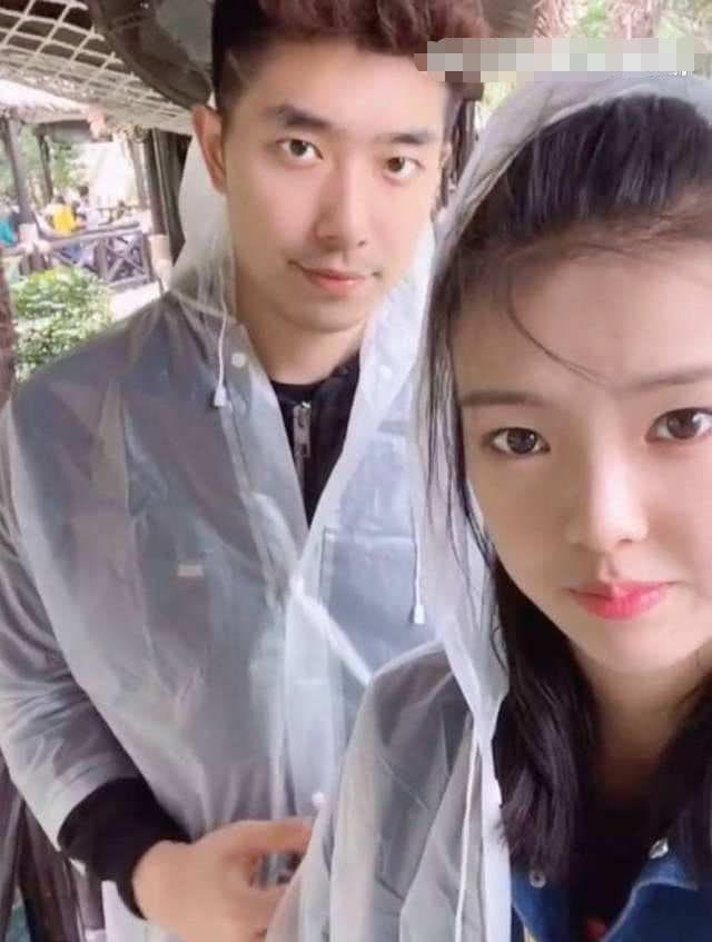 女排“颜值王”开法拉利回校，遭人吐槽炫富？副驾却不是未婚夫